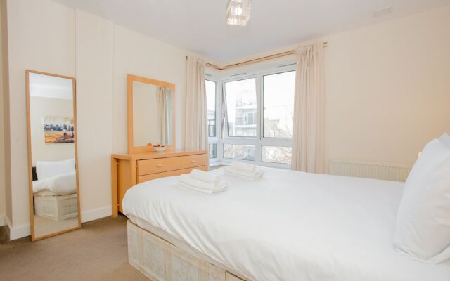 1 Bedroom Flat with Balcony Accommodates 4