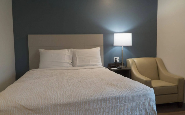 WoodSpring Suites Bakersfield East