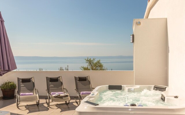 Nice Home in Makarska With Wifi and 2 Bedrooms