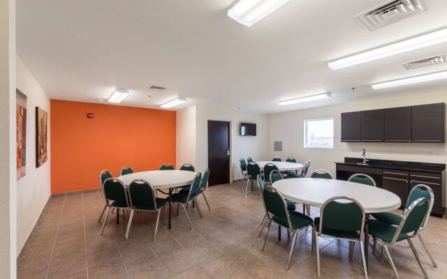 Motel 6 Laredo, TX - Airport