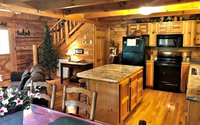 Bear Pleasures 2 Bedrooms 2 Bathrooms Cabin