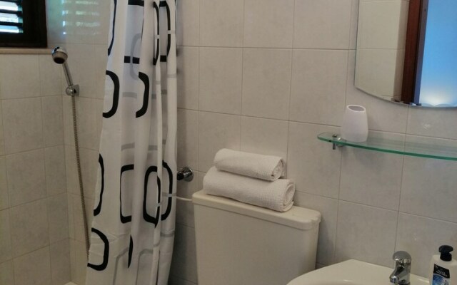 Apartments and Room Caric