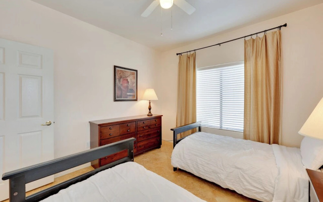 Sunny First-floor Phoenix Condo w/ Community Pool