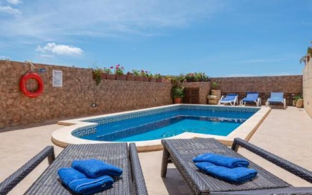 Villayana Gozitan Farmhouse with pool