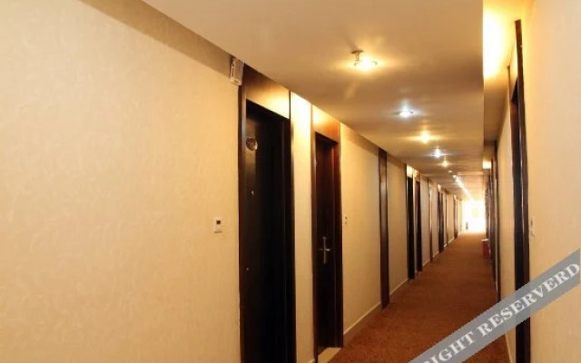Maoming Zhanquan Hotel (People's Square High-speed Railway Station)
