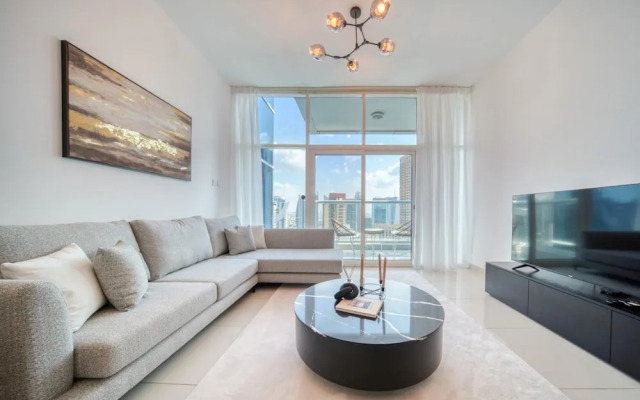 Premium 2BR Apt w Marina Views