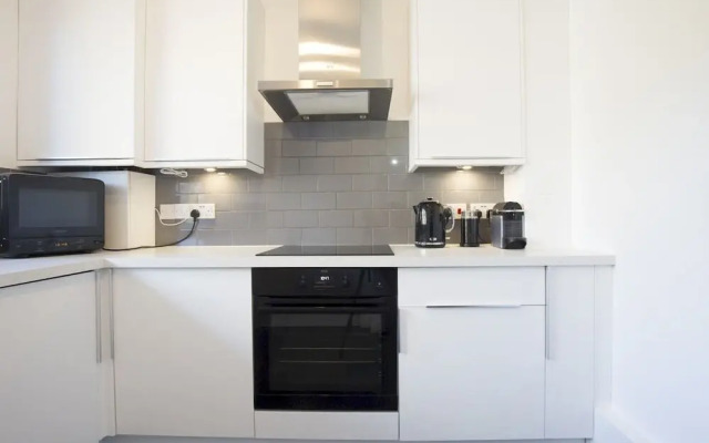 Recently Renovated 2BR Flat in South East London