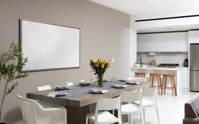 3BD Condo near Beach and Marina