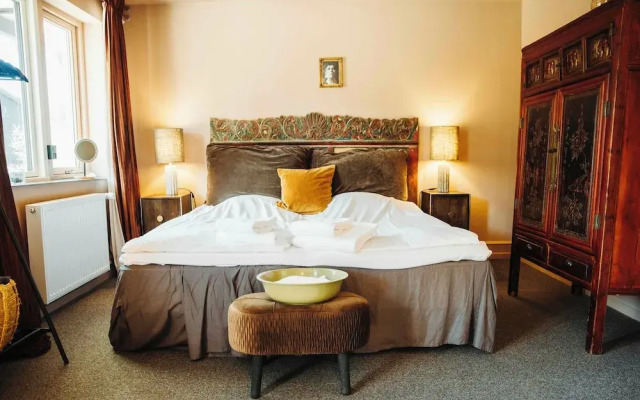 The Falcon Hotel