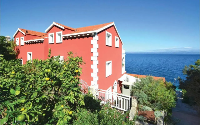 Two-Bedroom Apartment in Prigradica