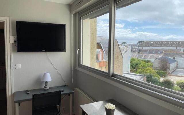 Studio with parking 100 m departures for the islands