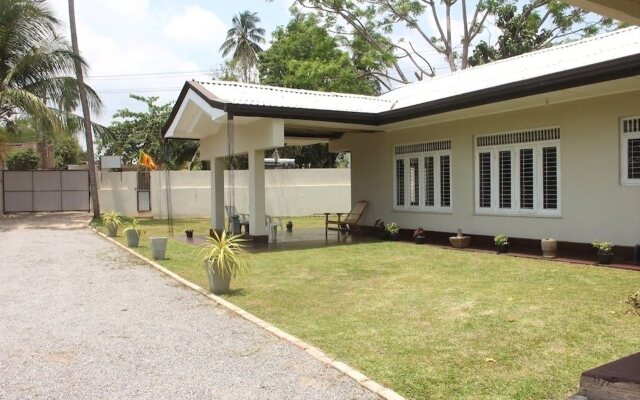 Igloo Airport Villa