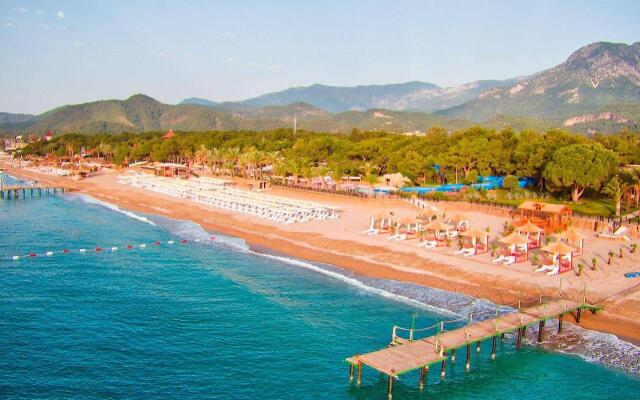 Pirate's Beach Club - Ultra All Inclusive
