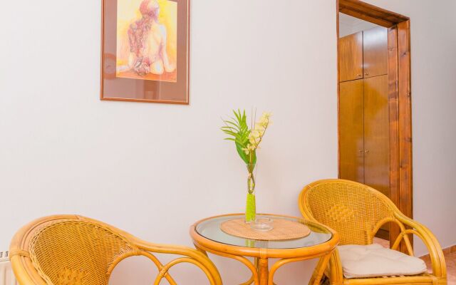 Franeta Apartments