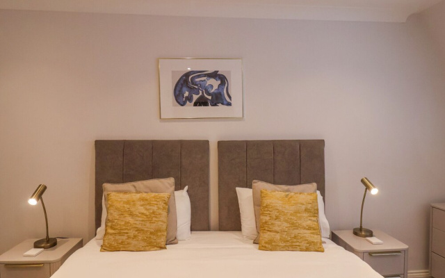 The Salisbury Apartment 401