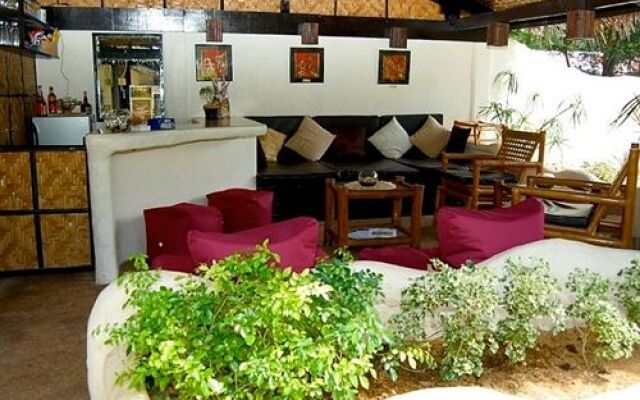 Charts Resort & Art Cafe