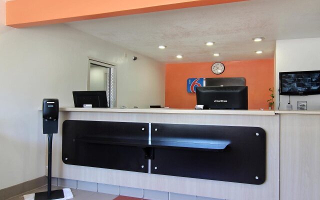 Motel 6 Carlsbad, NM