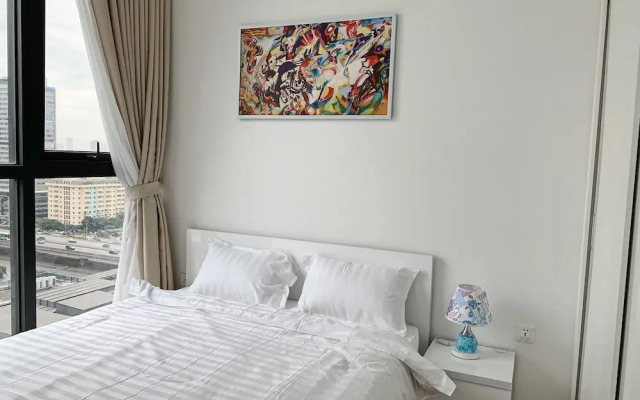 Canh Apartment in Vinhome Skylake