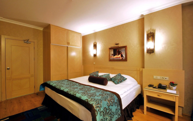 Seraglio Hotel & Suites