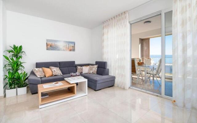 Sea view apartment EMA