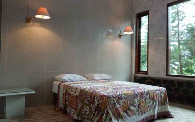 Villa Batu Hijau – Guest Rooms – Megamendung