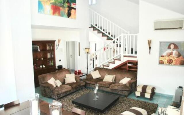Villa Tauro Country Club