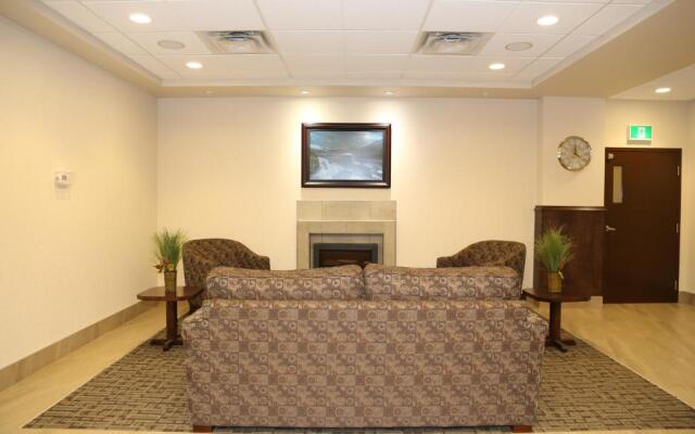 Prairie Moon Inn & Suites Macklin