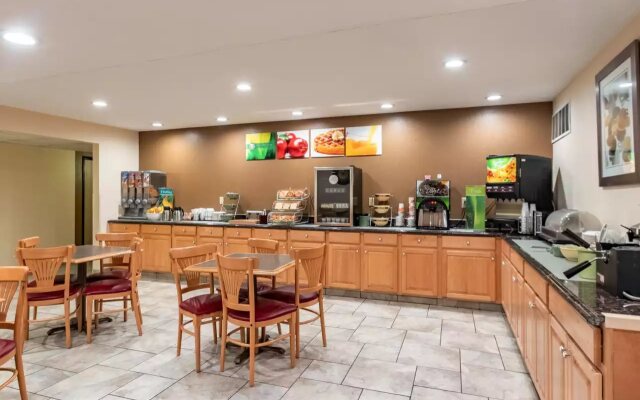 Quality Inn Newton at I-80