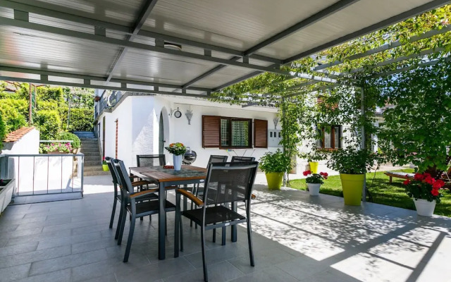 Lovely Apartment With Terrace & Garden Grill