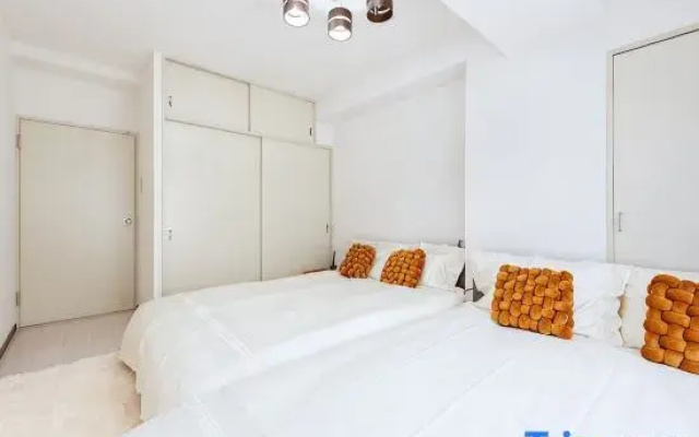 New/Ueno station 7min walk/Inarimachi station 2min/max 8 people/Ginza Asakusa area