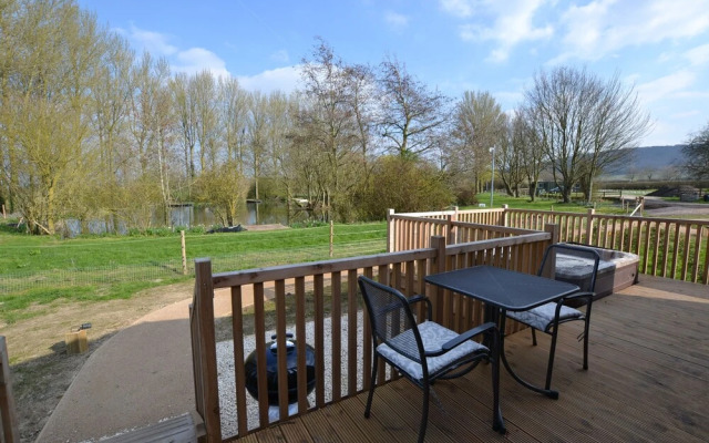 The Chiltern Lodges at Upper Farm Henton