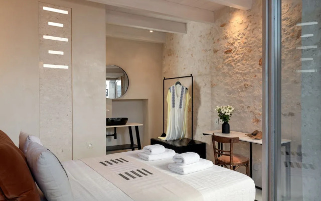 Sutor Chic Manor