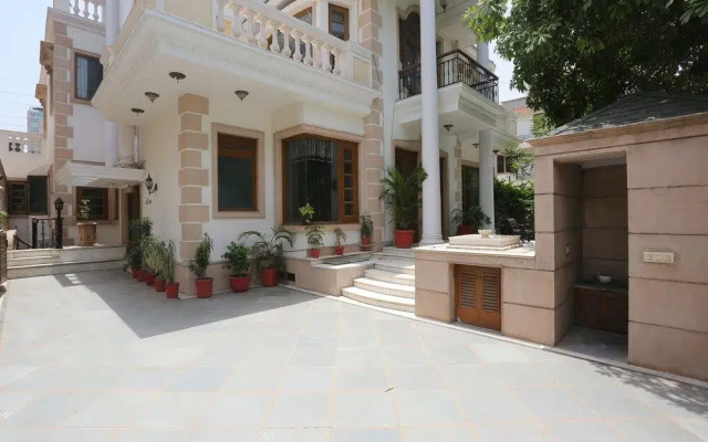 The Red Orchid By OYO Rooms