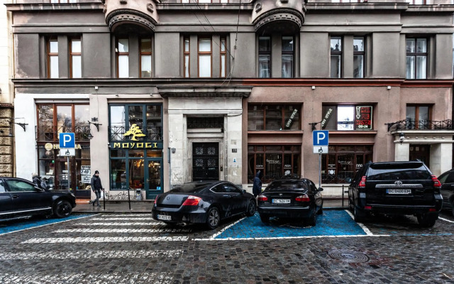 Valova 13, small studio