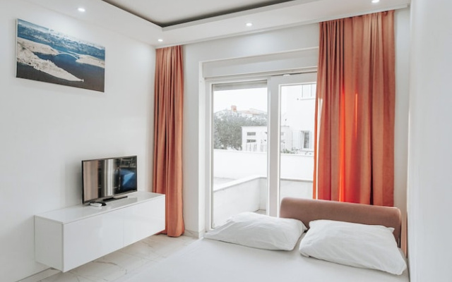 Aurelia Pool Apartments