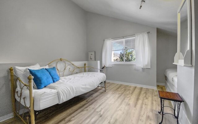 310 Snowblaze 2 Bedroom Condo by RedAwning