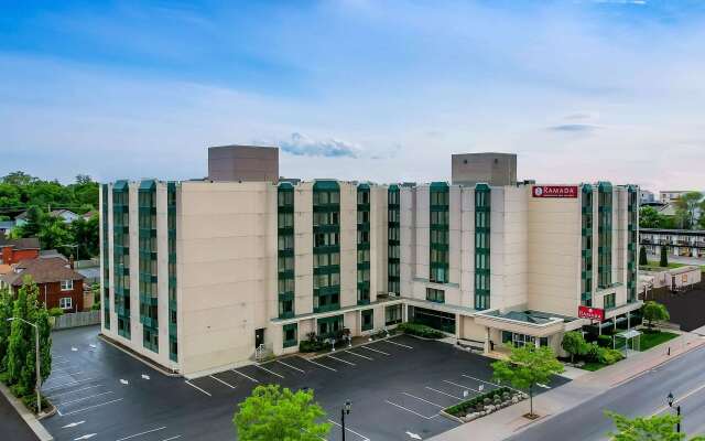 Ramada by Wyndham Niagara Falls Near the Falls