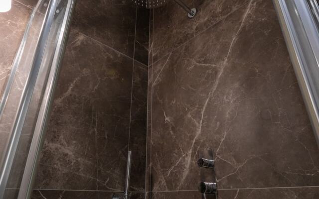 Elegant Home With Terrace by Wonderful Italy