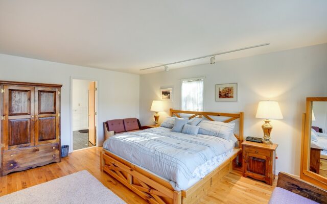 Great Barrington Getaway: Lake Access, Water Views