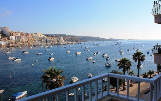 Blue Harbour 4 – Seafront 3 bedroom self catering holiday apartment with terrace