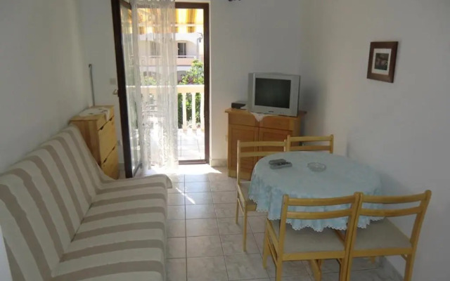 Apartments with a parking space Vir - 17069