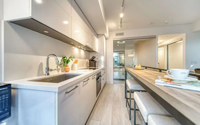 Yorkville Express Stays