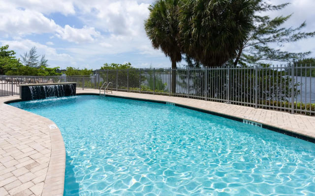 Holiday Inn Express Miami Airport Blue Lagoon Area by IHG
