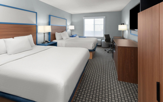 AmericInn by Wyndham Reedsburg