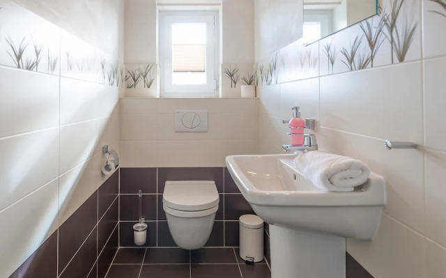 Exklusiv Eingerichtetes Ferienhaus in Strandnahe