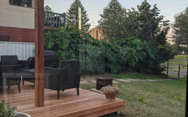 Shellharbour Beach Cottage - walk onto Patrolled beach with flags in summer