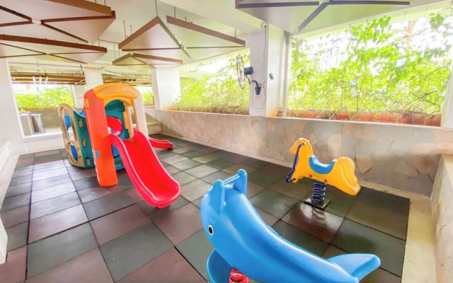 Best And Homey 2Br At Bassura City Apartment