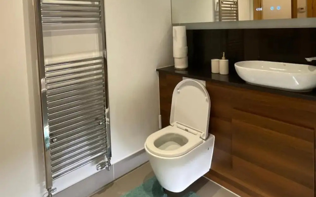Dartford Apartment - Sleeps 3 - Central Stay