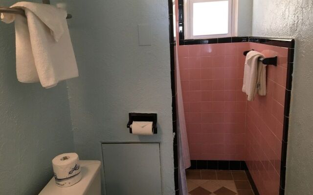 Harbor Mist Family Motel