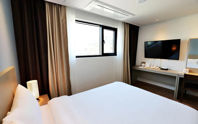 Sea & Moon Tourist Hotel